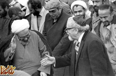 http://mandegar.tarikhema.org/images/2011/04/Hossein-Ali_Montazeri_Namaz_jome_dey_13584.jpg