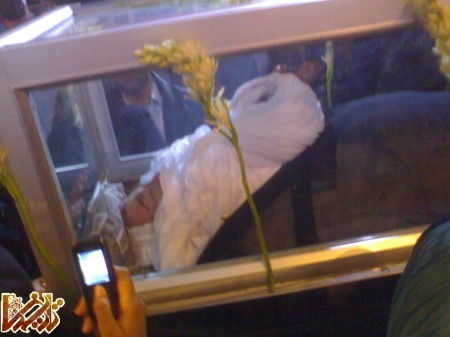 http://mandegar.tarikhema.org/images/2011/04/The_funeral_of_Grand_Ayatollah_Hosein-Ali_Montazeri-2009-34.jpg