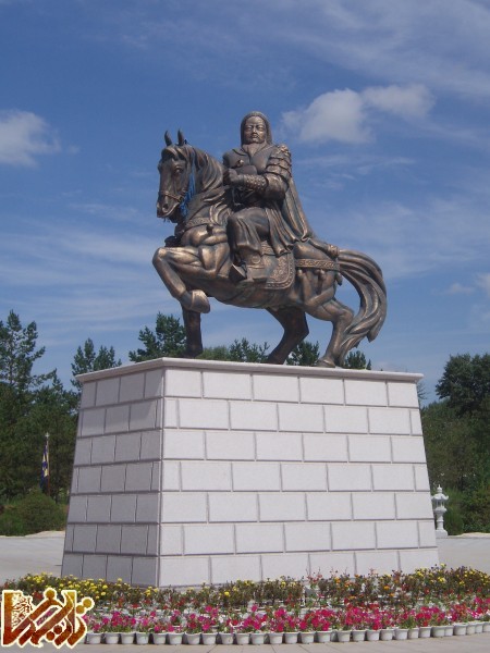 http://mandegar.tarikhema.org/images/2012/01/GhinggisKhanStatue1.jpg